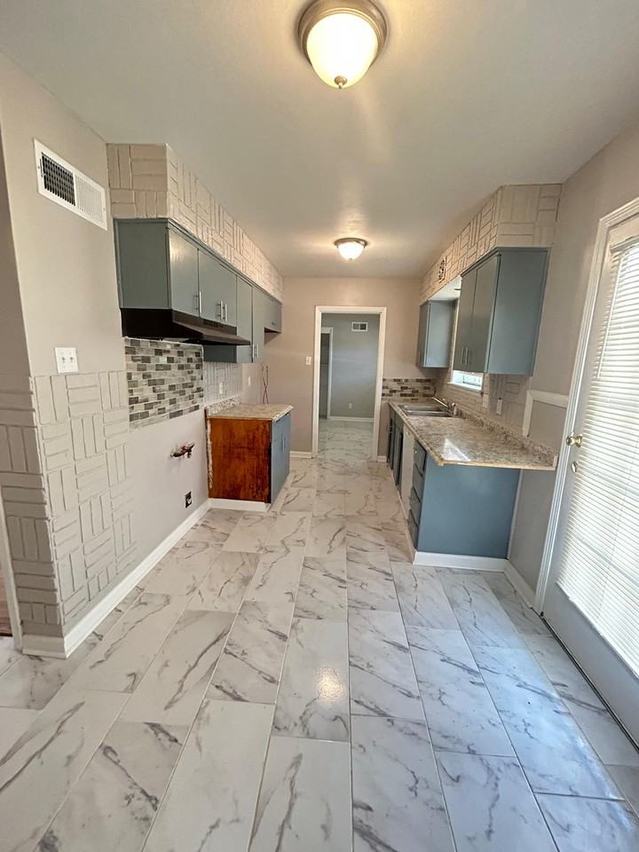 4437 Hodge Rd - Photo 3 of 17