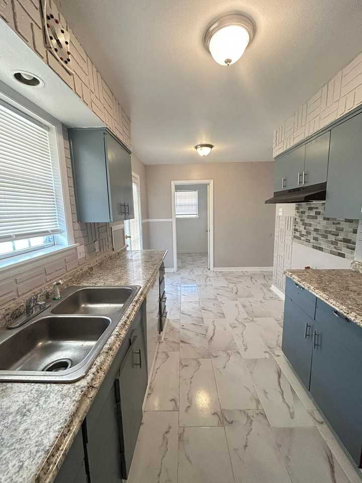 4437 Hodge Rd - Photo 4 of 17