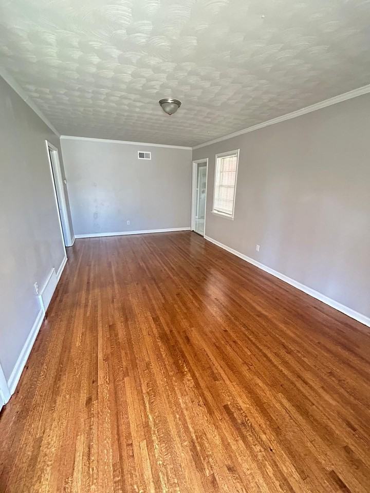 4437 Hodge Rd - Photo 5 of 17