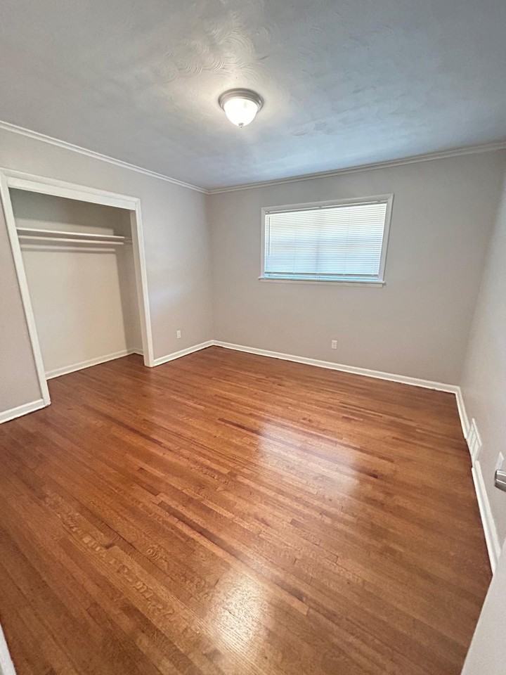 4437 Hodge Rd - Photo 7 of 17