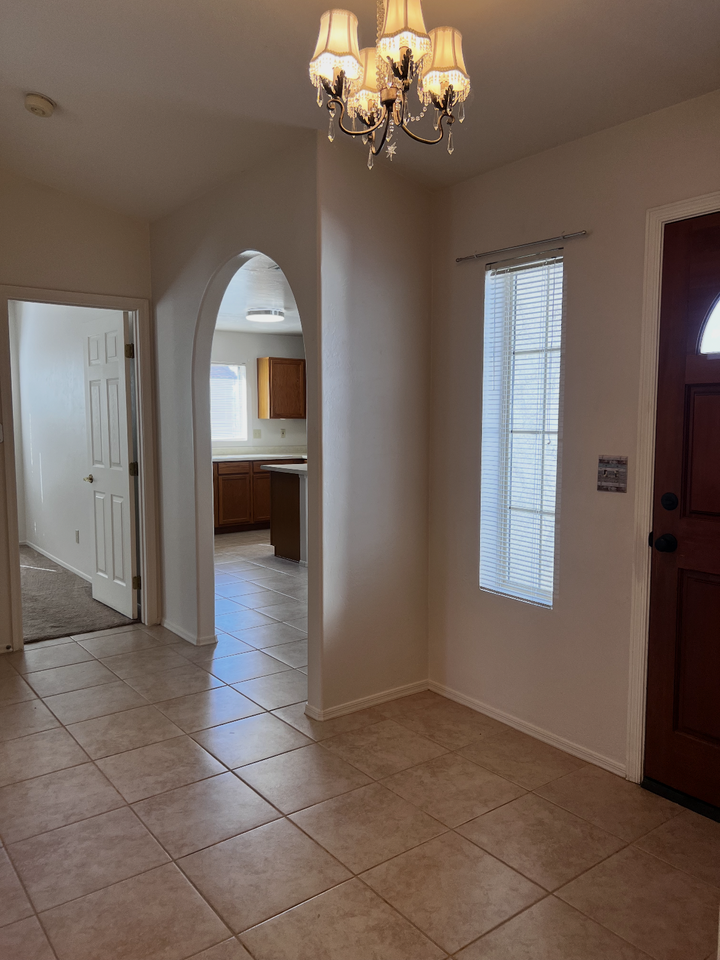 11910 N Gray Eagle Ave - Photo 3 of 26