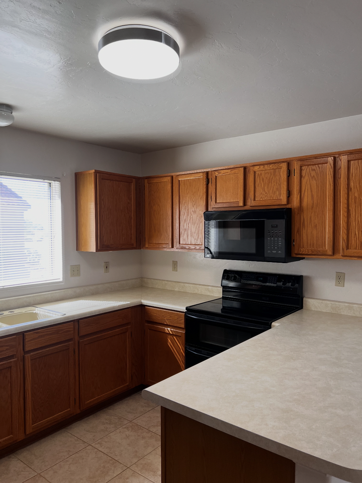 11910 N Gray Eagle Ave - Photo 7 of 26