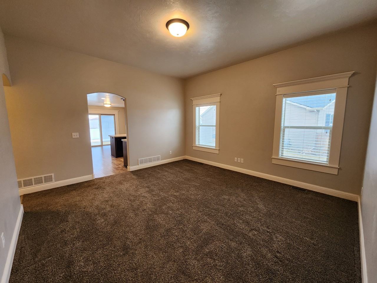 4220 E Roy Cir - Photo 3 of 13