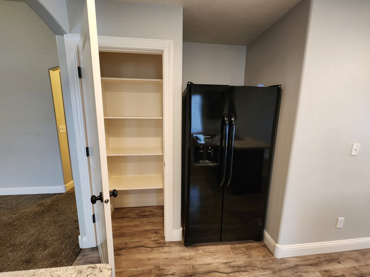 4220 E Roy Cir - Photo 6 of 13