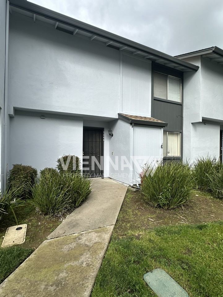 5066 Greenberry Dr - Photo 2 of 26