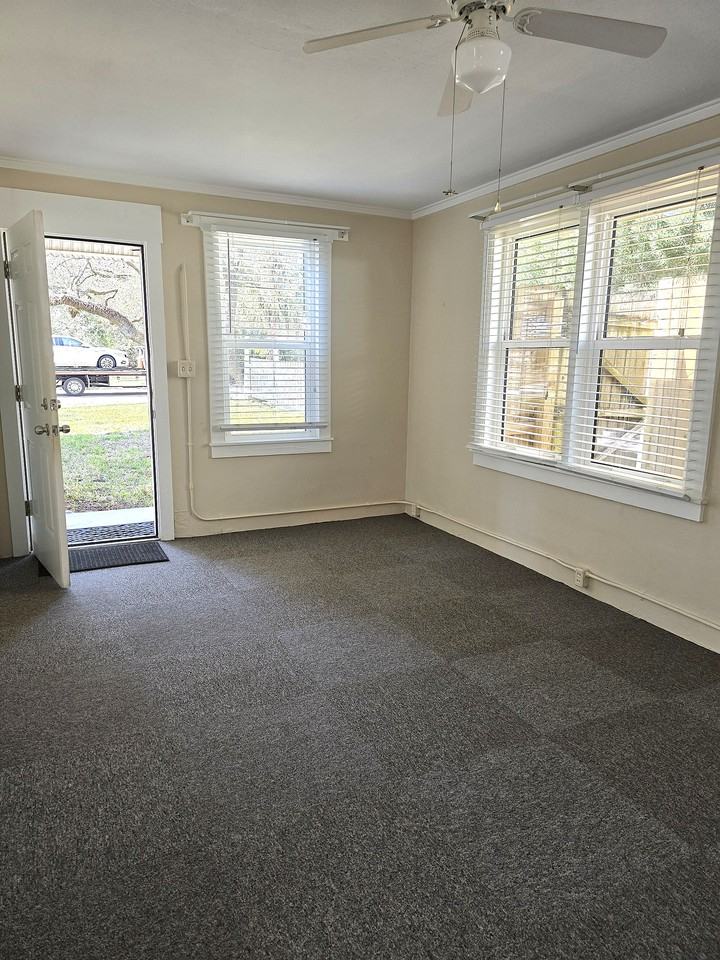 533 S Glenwood Ave - Photo 6 of 20