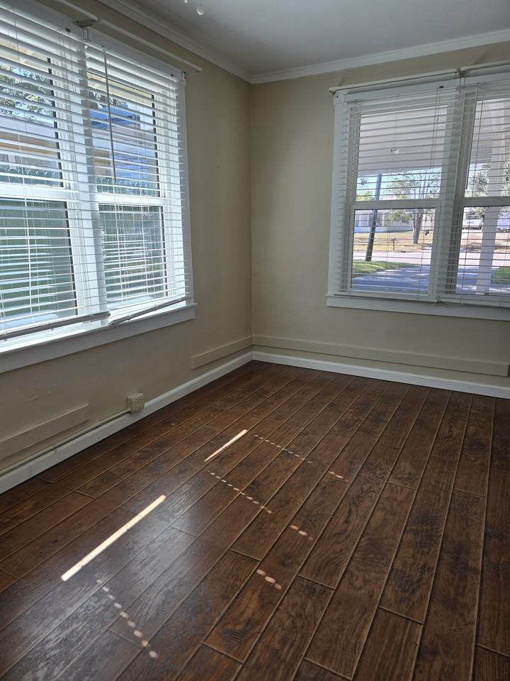 533 S Glenwood Ave - Photo 7 of 20