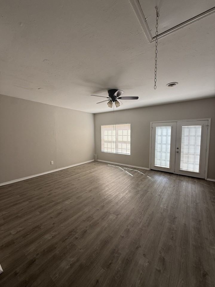 1717 Sunrise St - Photo 3 of 24