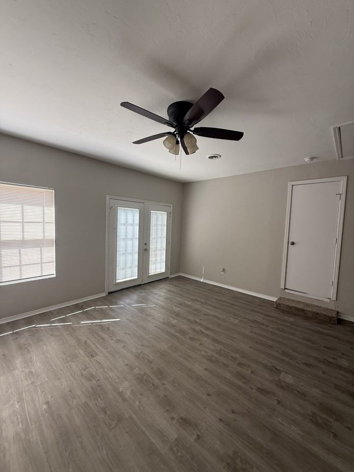 1717 Sunrise St - Photo 4 of 24