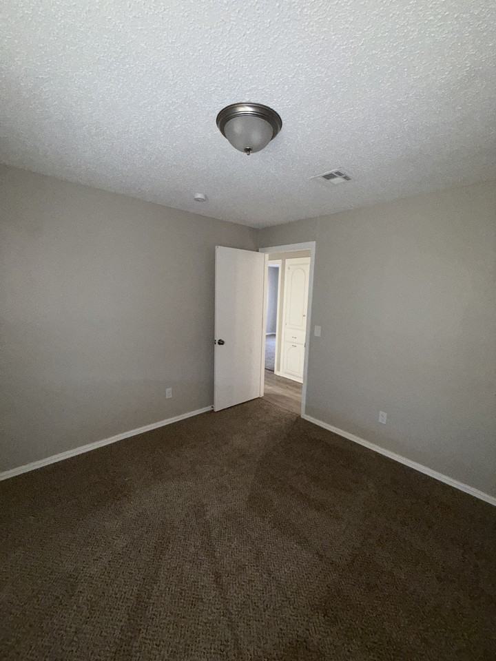 5412 S Huddleston Dr - Photo 6 of 15