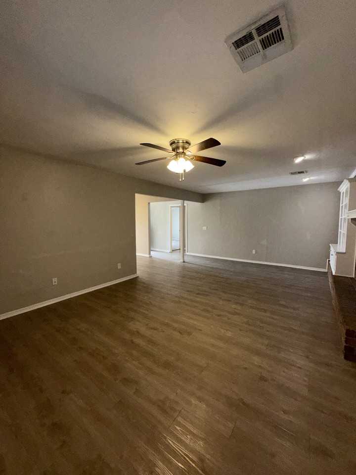 10101 Carnie Cir - Photo 2 of 17