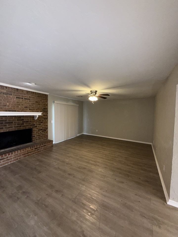 10101 Carnie Cir - Photo 4 of 17