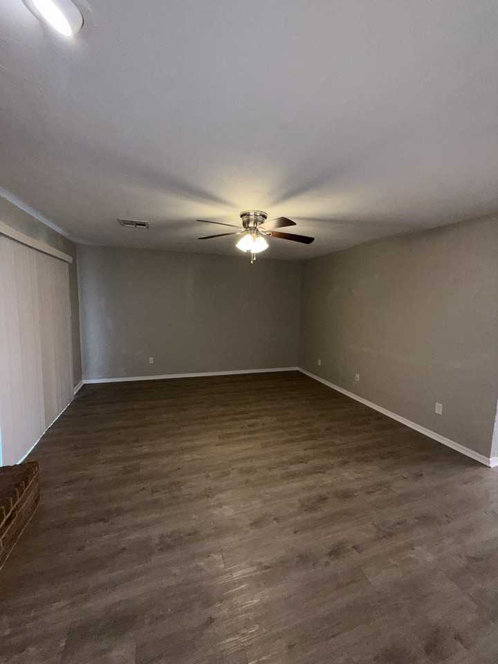 10101 Carnie Cir - Photo 5 of 17