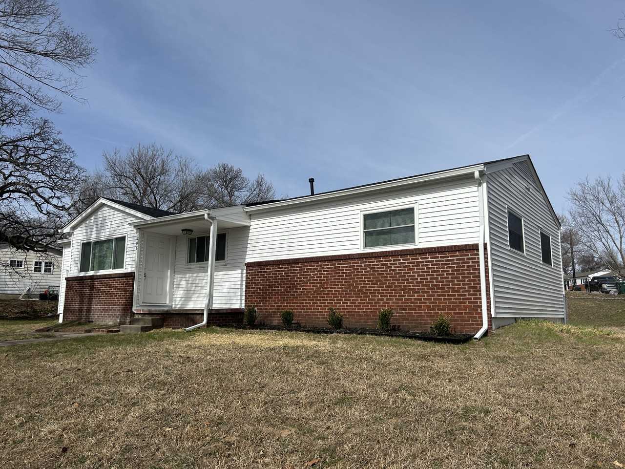 805 N Ash Ave - Photo 2 of 20