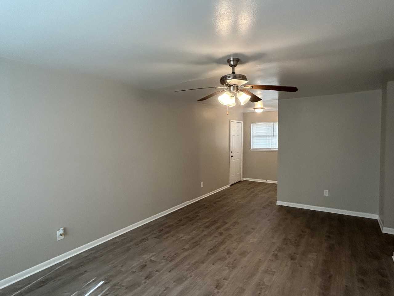 805 N Ash Ave - Photo 3 of 20