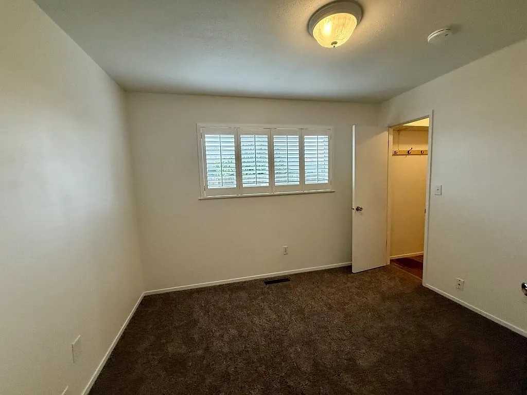 495 Olson Ct - Photo 2 of 8