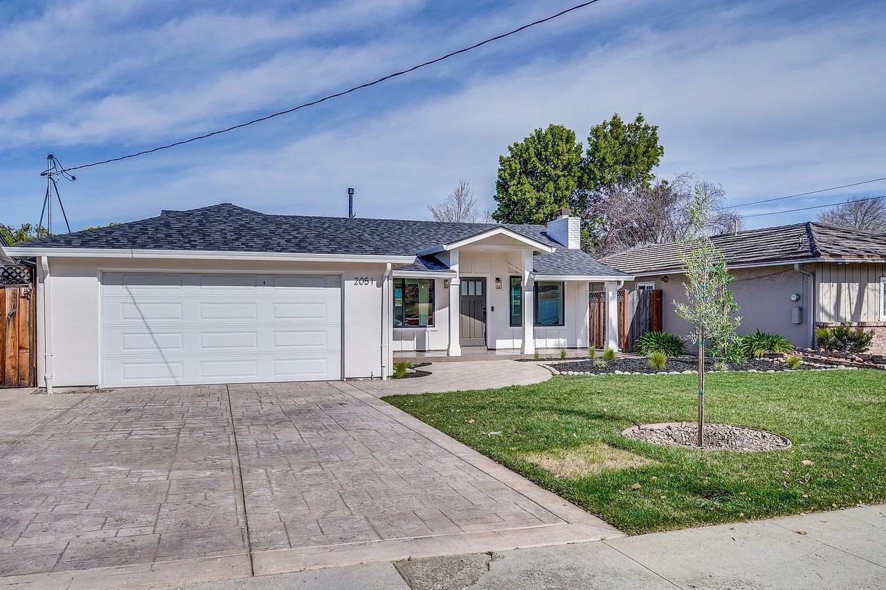 2051 Randolph Dr - Photo 3 of 17