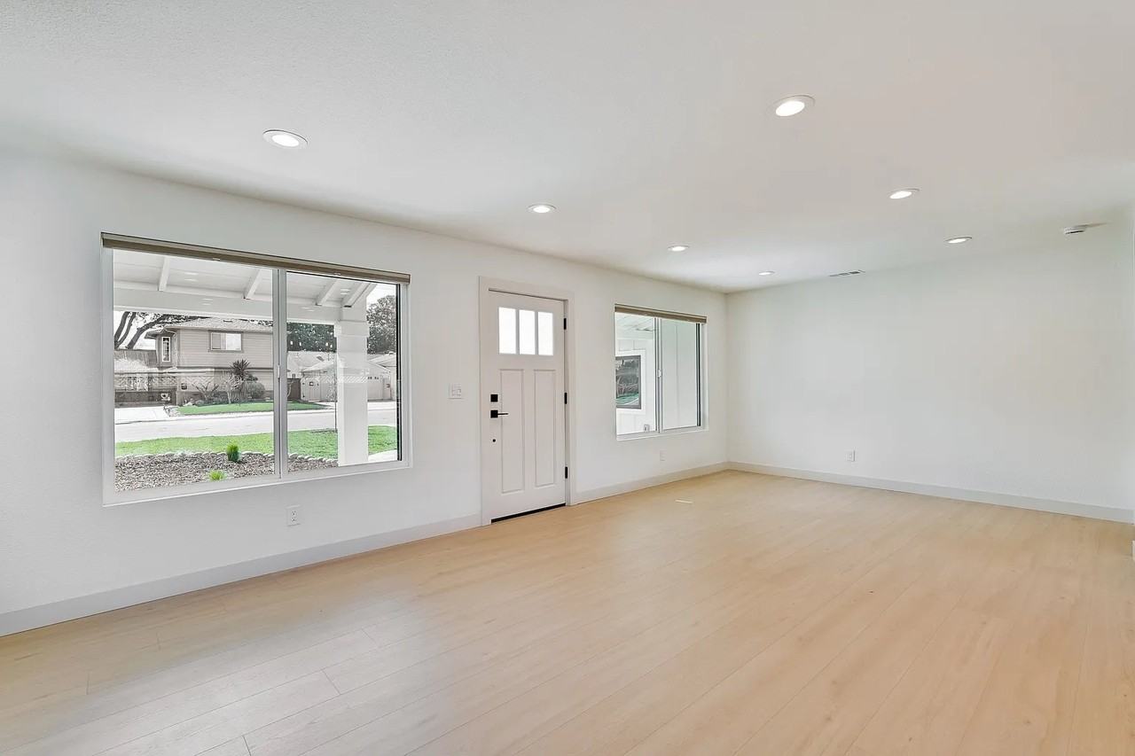 2051 Randolph Dr - Photo 6 of 17