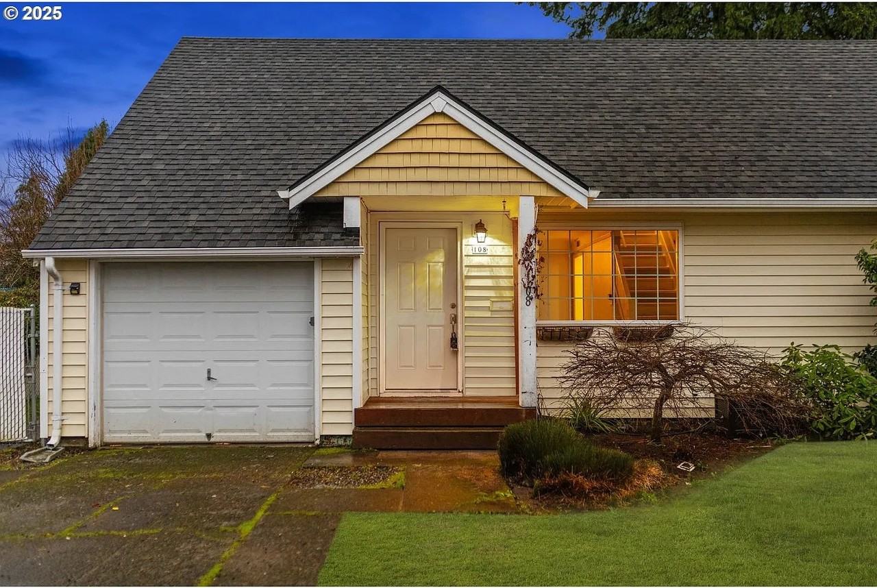 108 Ne Whitney St - Photo 2 of 37