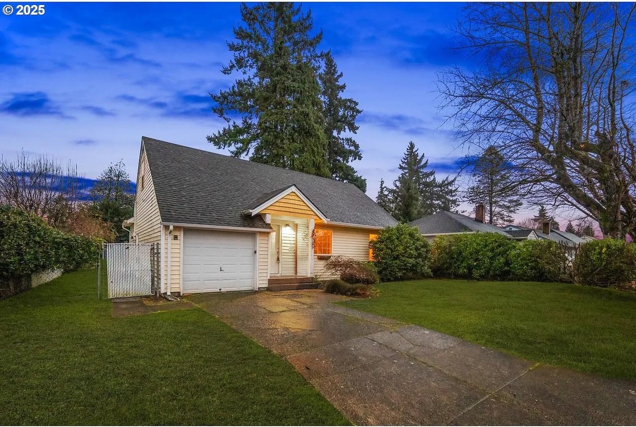 108 Ne Whitney St - Photo 3 of 37