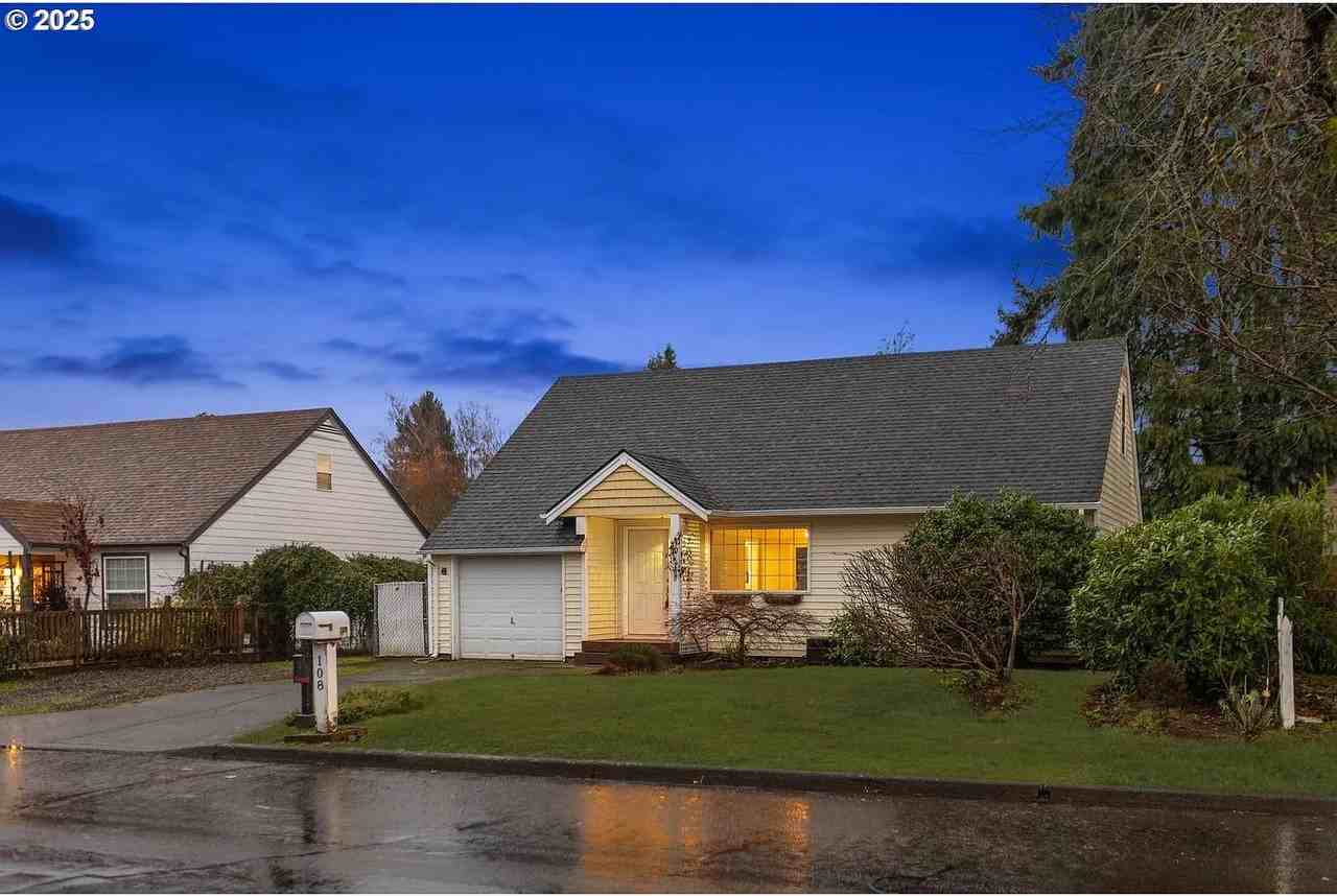 108 Ne Whitney St - Photo 4 of 37