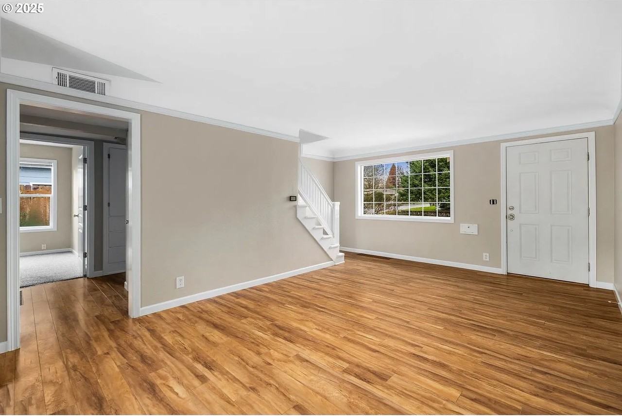 108 Ne Whitney St - Photo 7 of 37