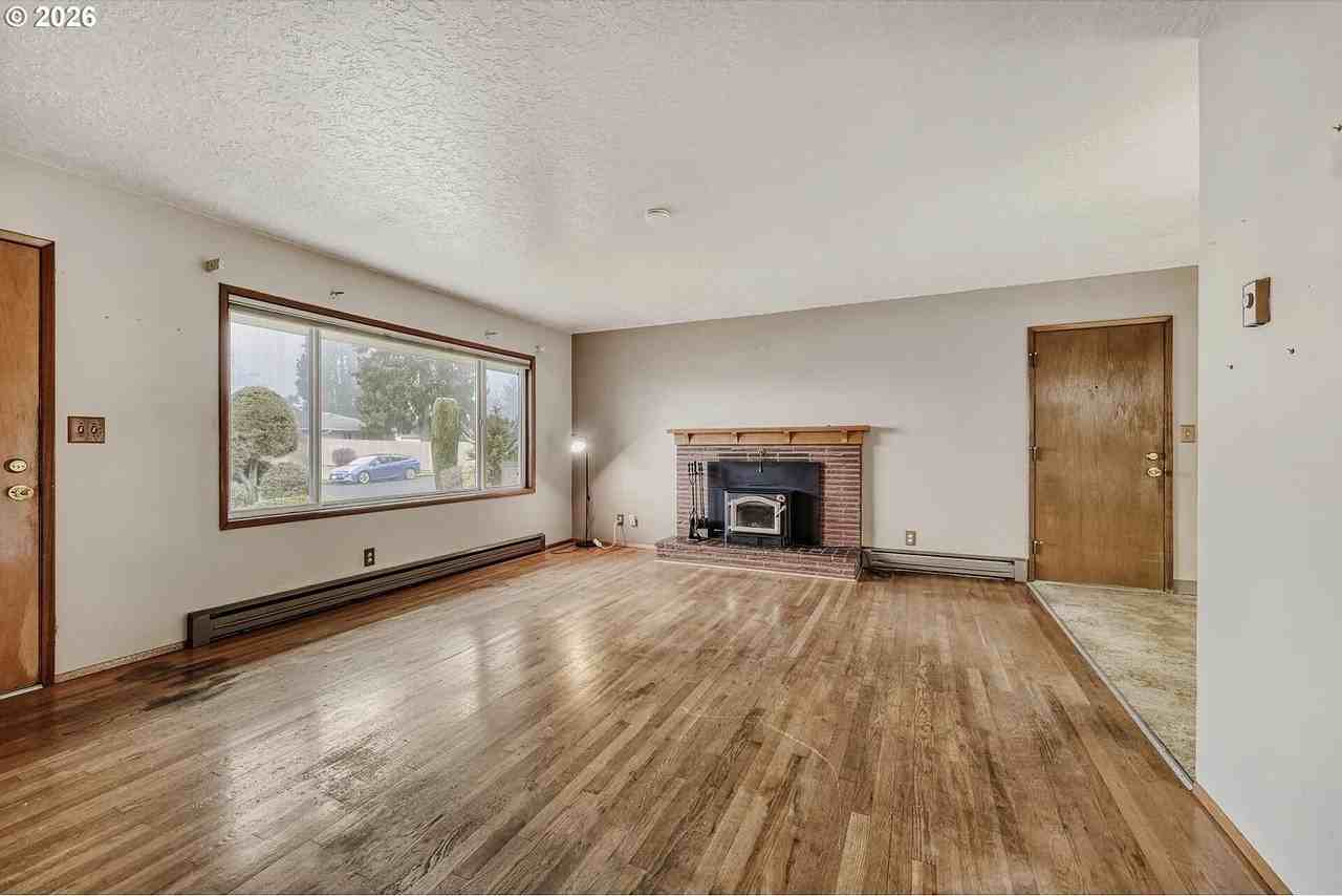 705 Ne 94th Ave - Photo 3 of 16