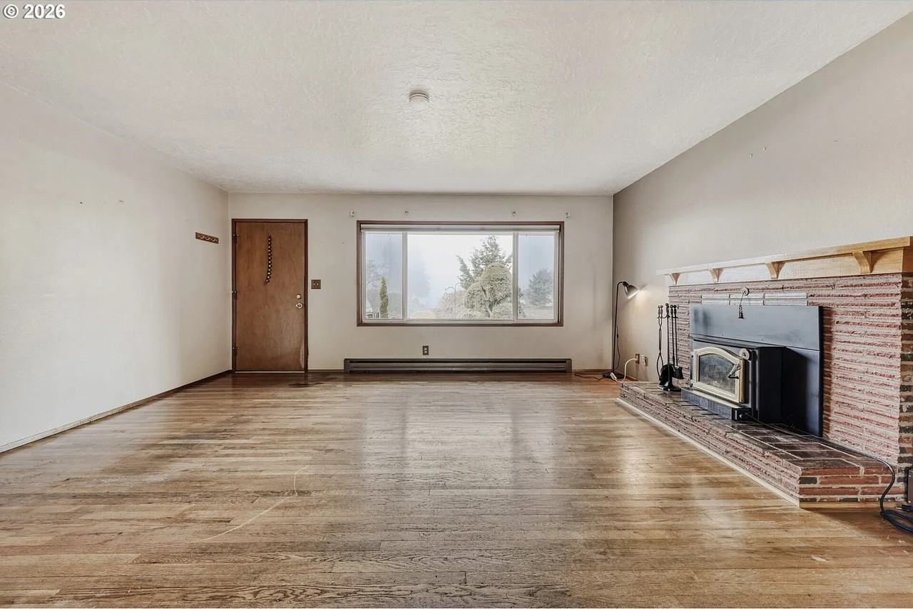 705 Ne 94th Ave - Photo 4 of 16