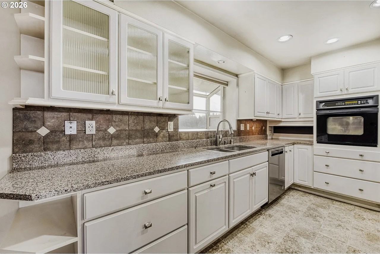 705 Ne 94th Ave - Photo 5 of 16