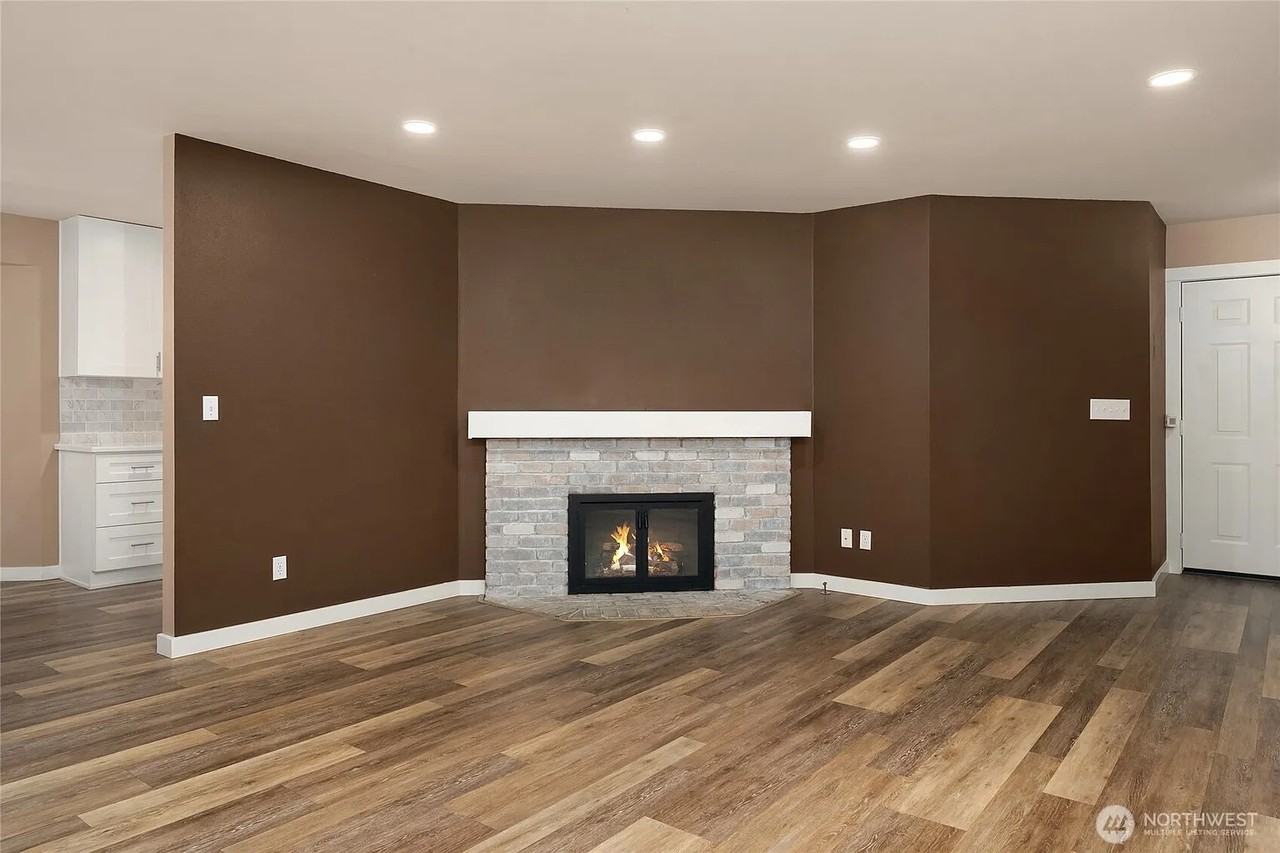 32215 Sunny Ln - Photo 3 of 15