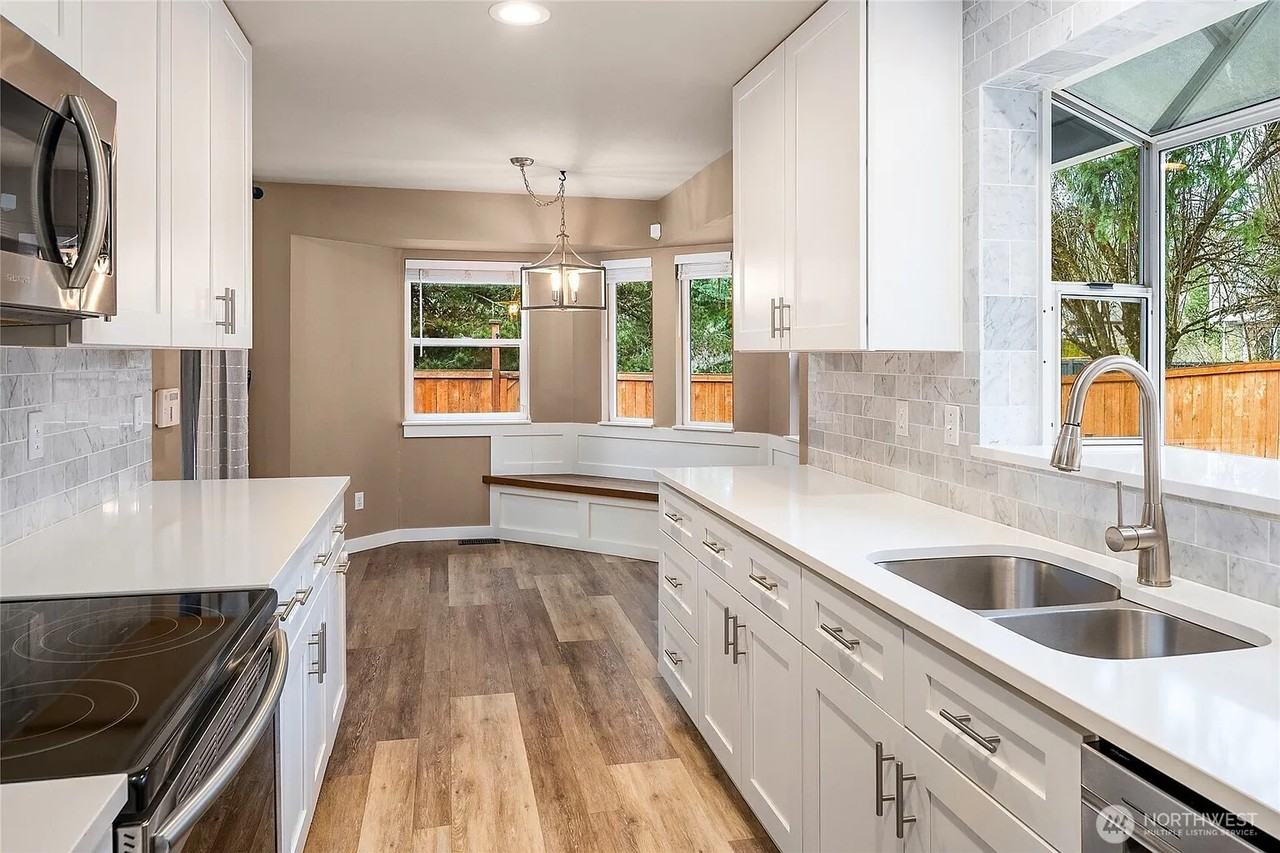 32215 Sunny Ln - Photo 7 of 15