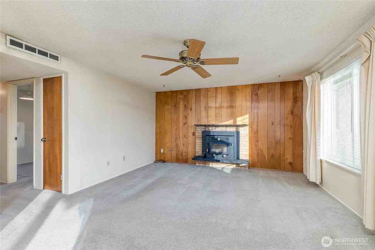 1909 21st St Ne - Photo 2 of 11