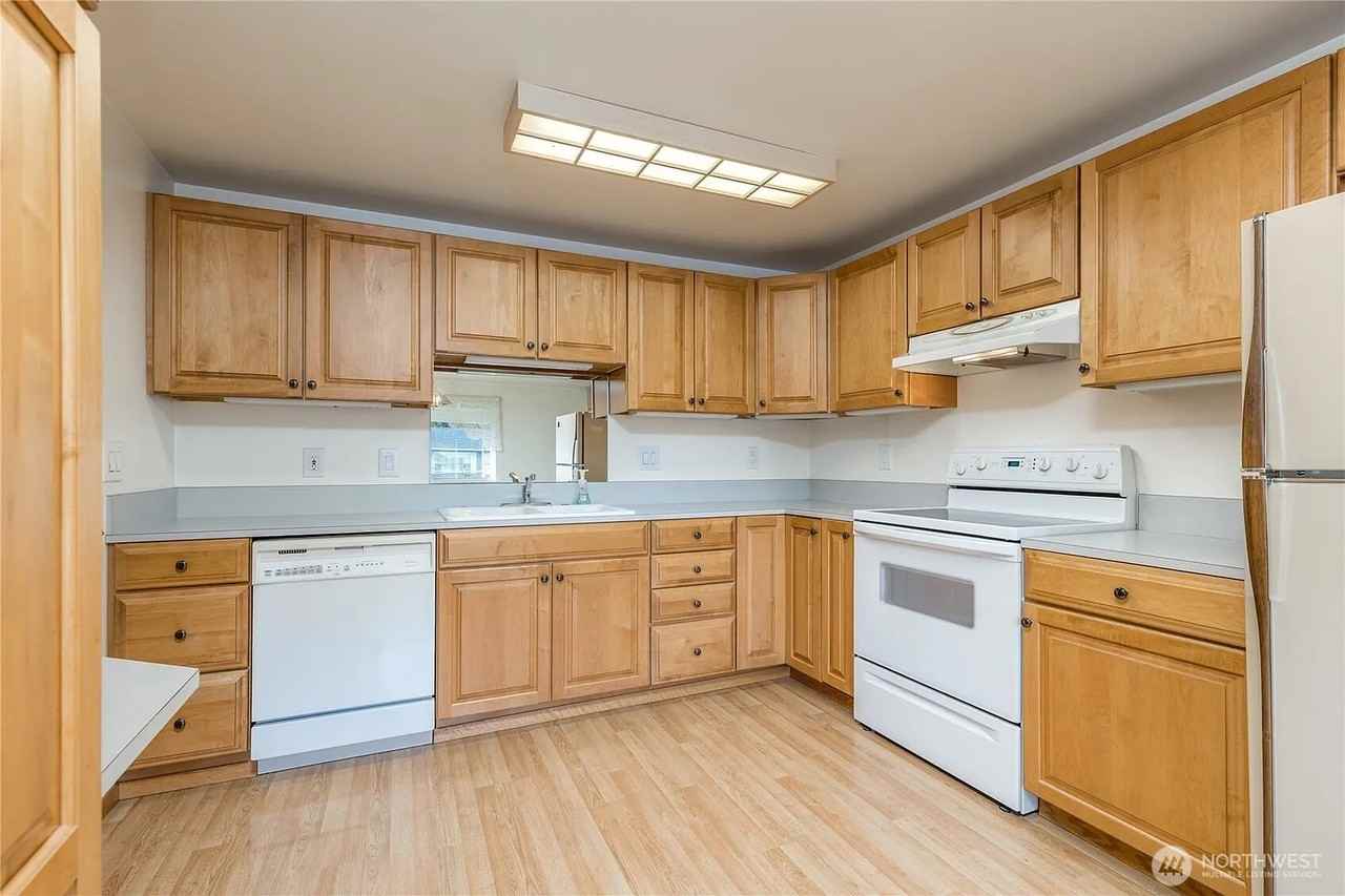 1909 21st St Ne - Photo 3 of 11