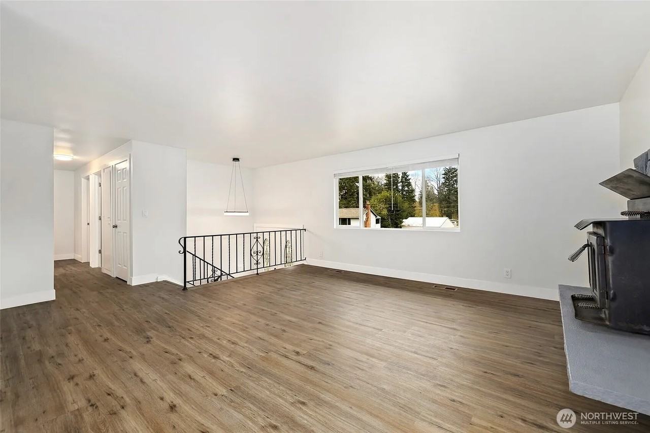 12637 Se 161st St - Photo 2 of 20