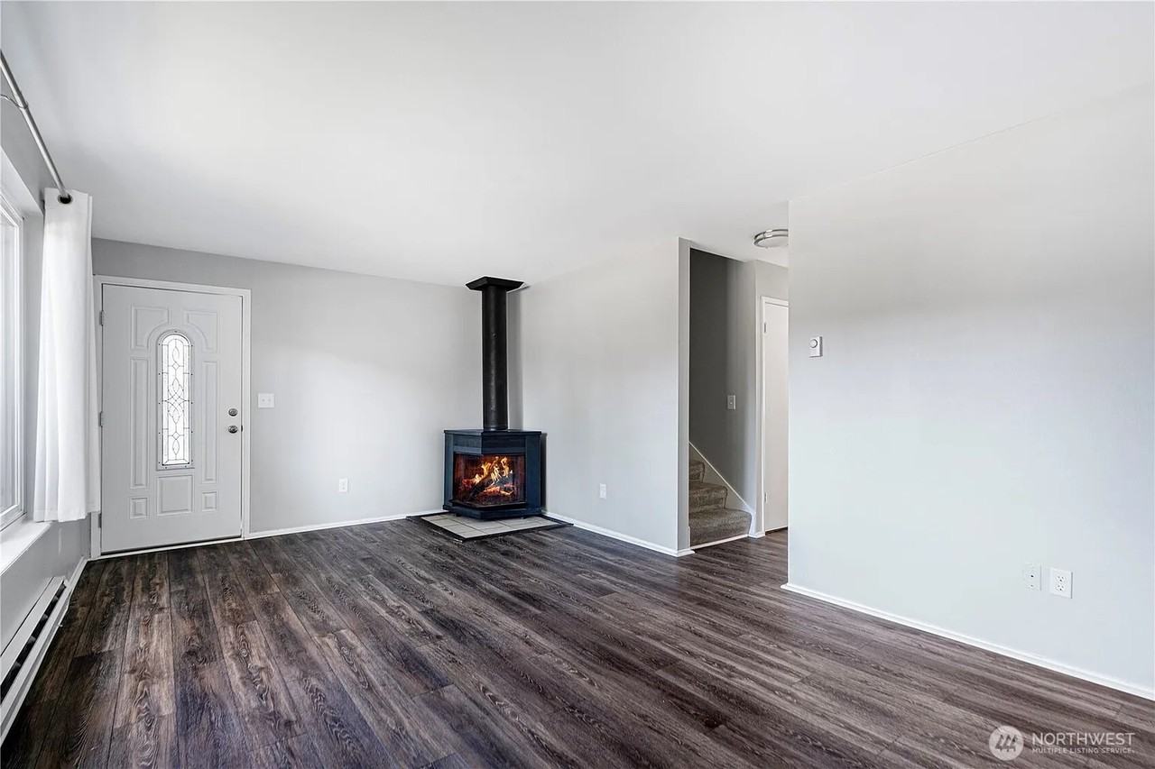 5628 123rd Ave Se - Photo 2 of 11