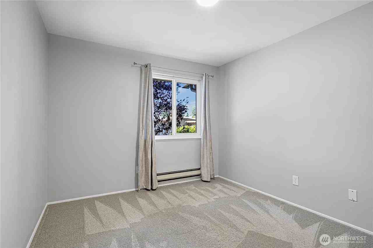 5628 123rd Ave Se - Photo 5 of 11