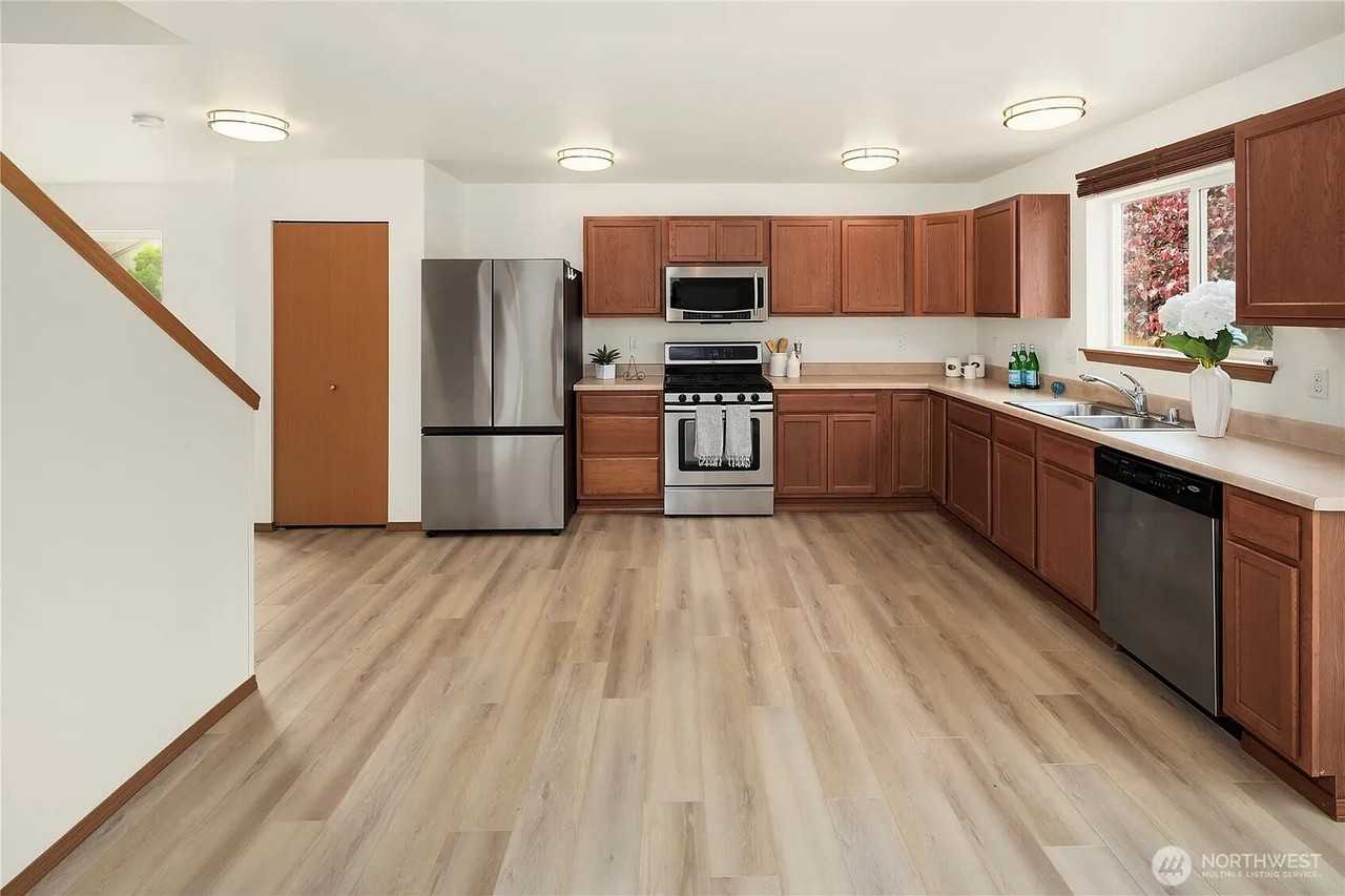 21638 Se 297th St - Photo 2 of 16