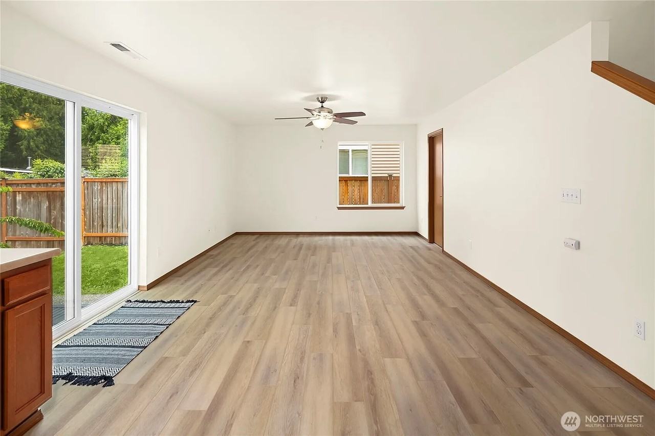 21638 Se 297th St - Photo 3 of 16