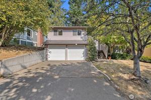 featured image of 2320 Ne 102nd St