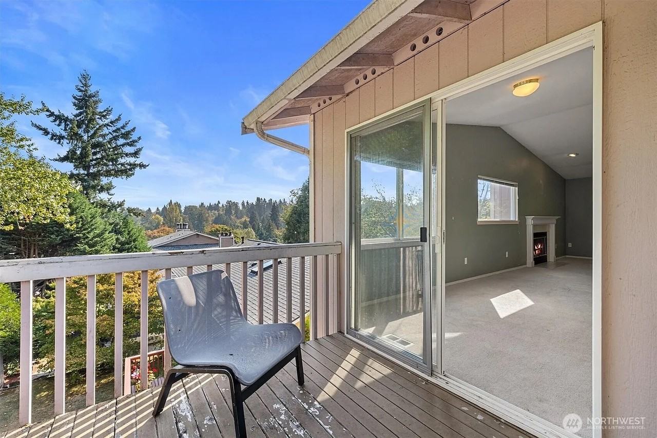 2320 Ne 102nd St - Photo 3 of 11