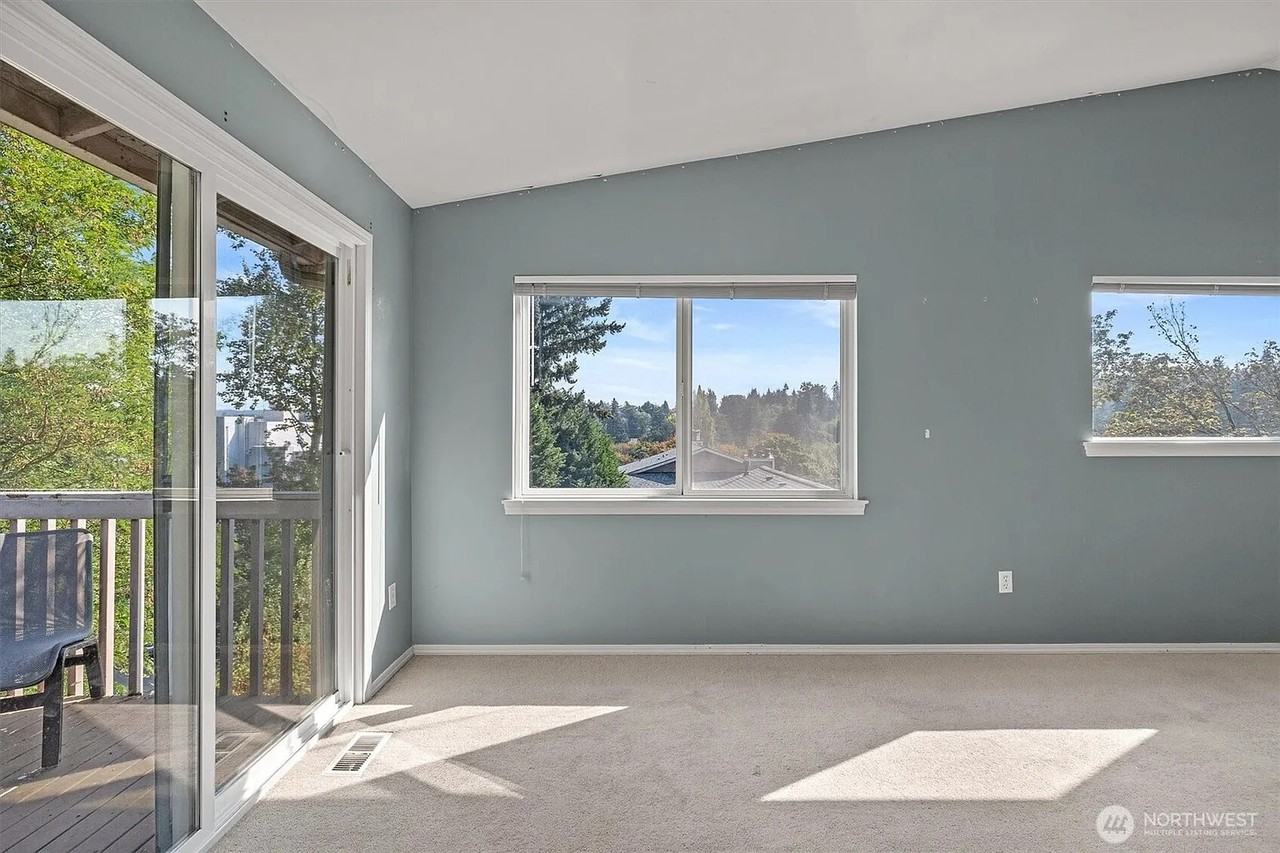 2320 Ne 102nd St - Photo 4 of 11