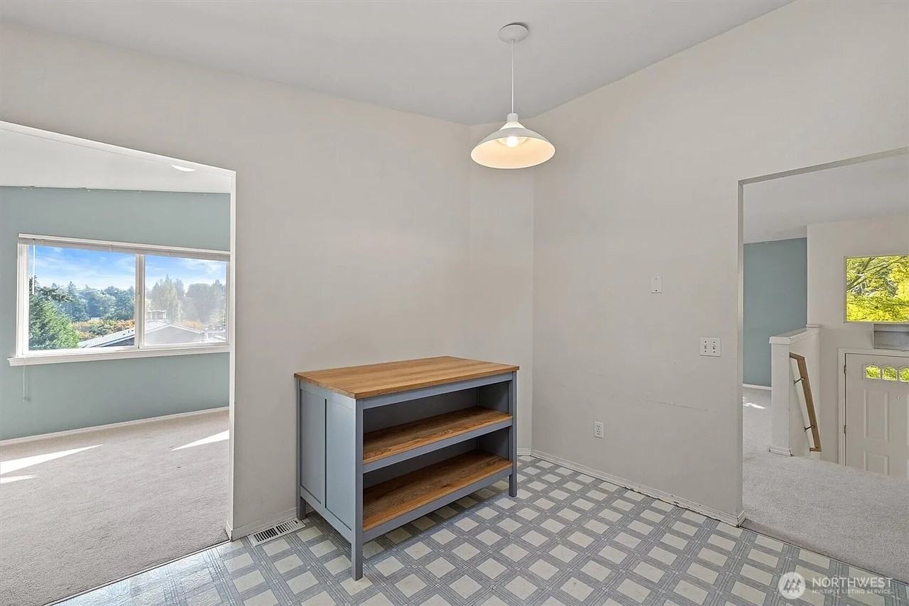 2320 Ne 102nd St - Photo 5 of 11