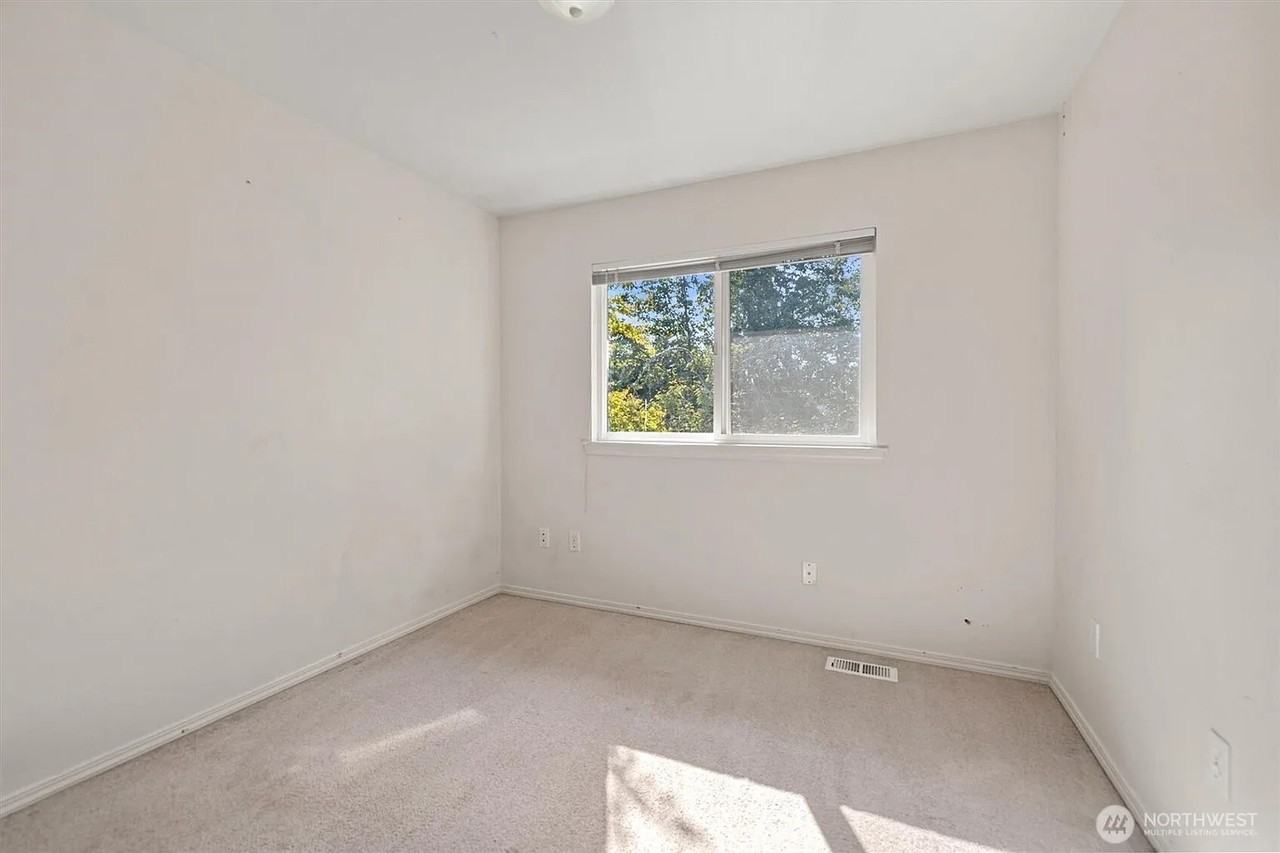 2320 Ne 102nd St - Photo 7 of 11