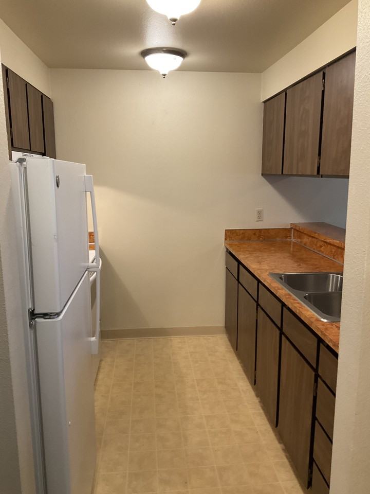 855 Ne Victoria St #14 - Photo 2 of 3