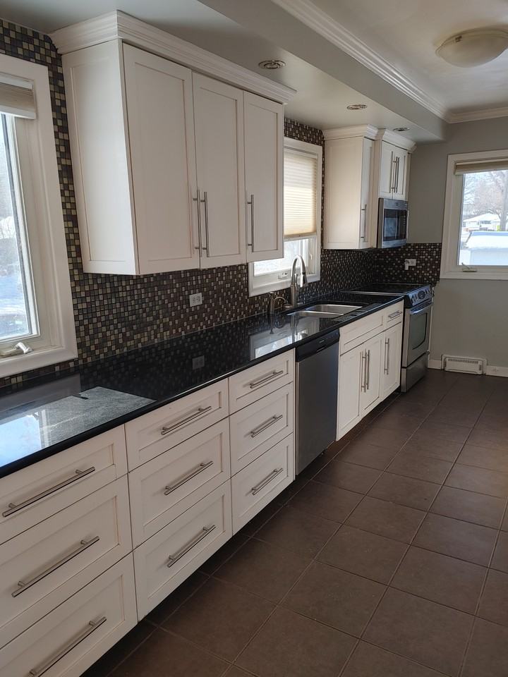 2616 Coronation St - Photo 4 of 16