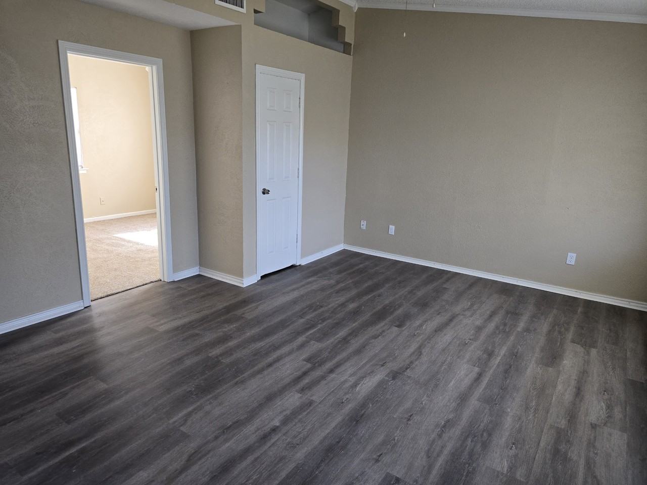 1008 Grande Dr - Photo 5 of 7