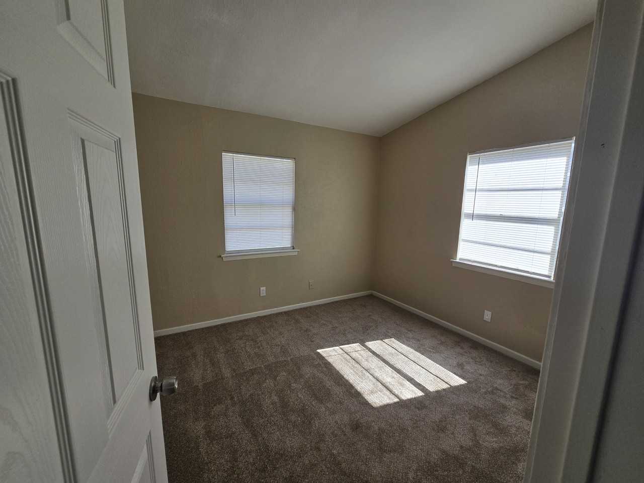 1008 Grande Dr - Photo 6 of 7