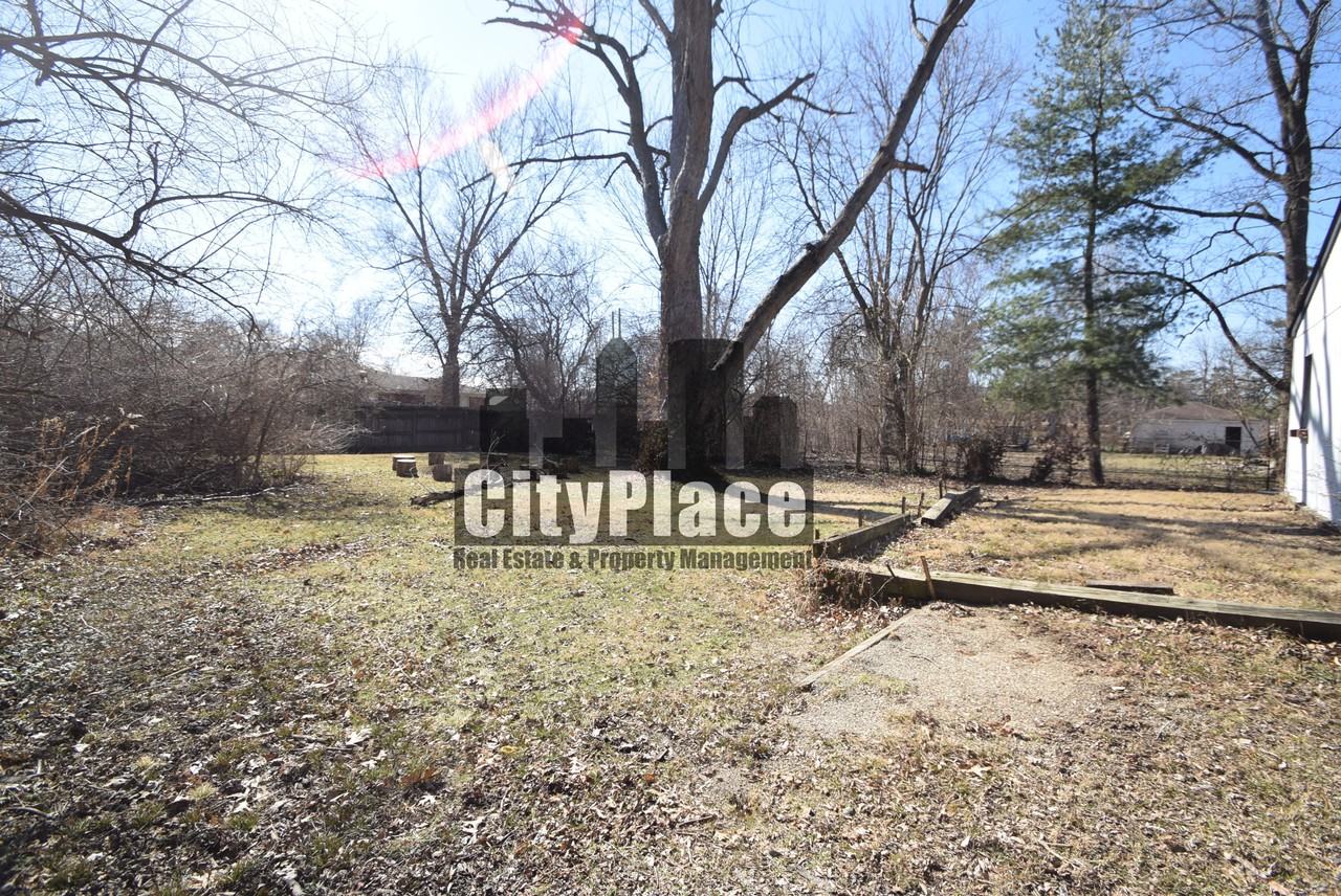 6123 E 14th St - Photo 6 of 29