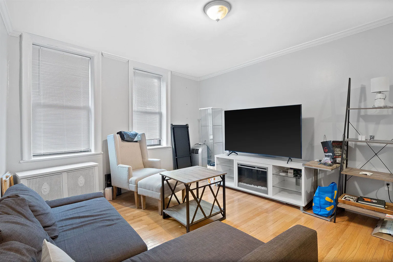 523 34th St - Photo 3 of 15