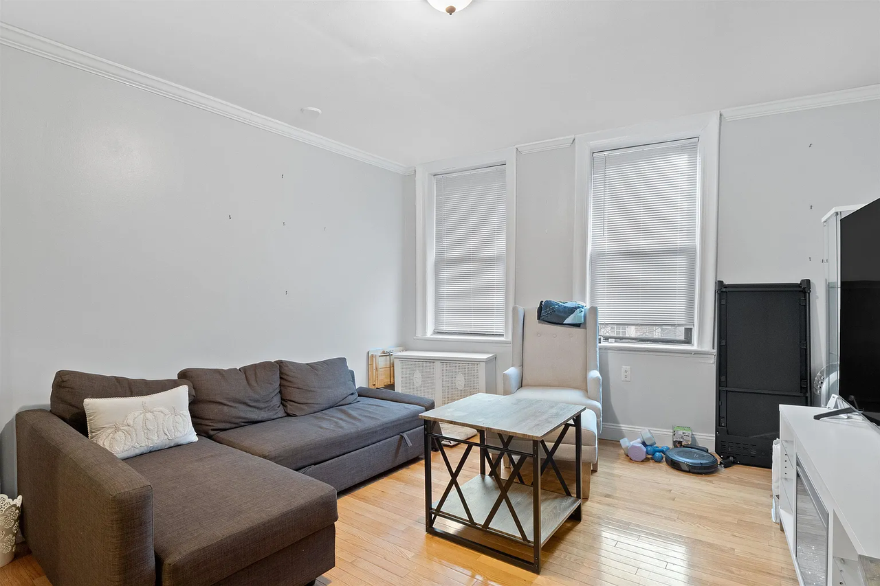 523 34th St - Photo 4 of 15